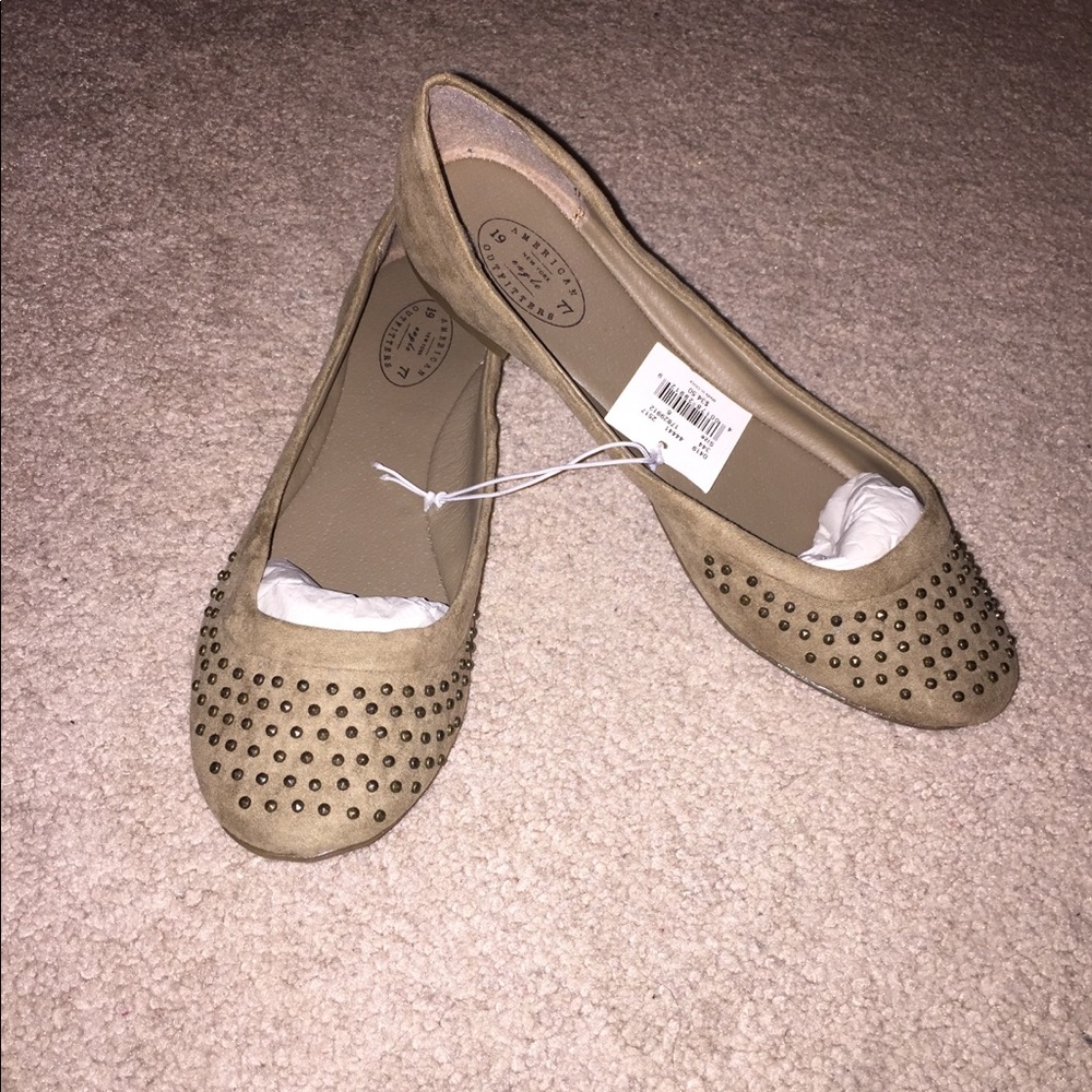 New American Eagle Outfitters nude flats size 6